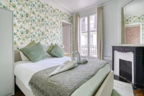 Green apartment Paris city center - II